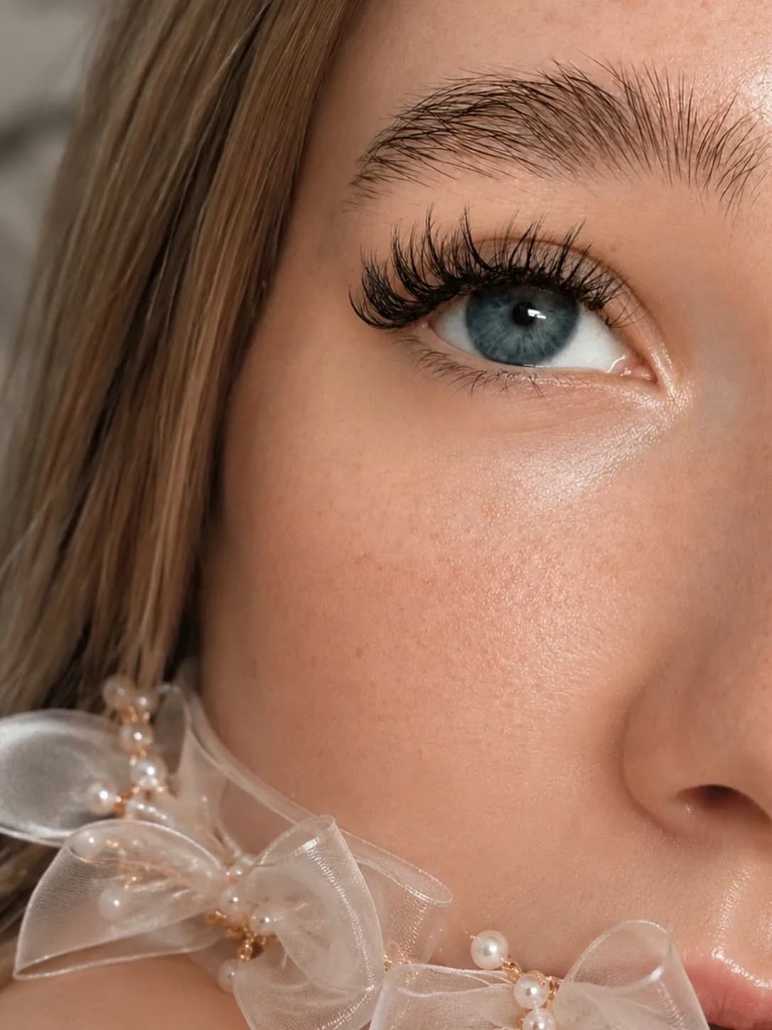 Leichter Wimpern-Look mit sanftem Schwung