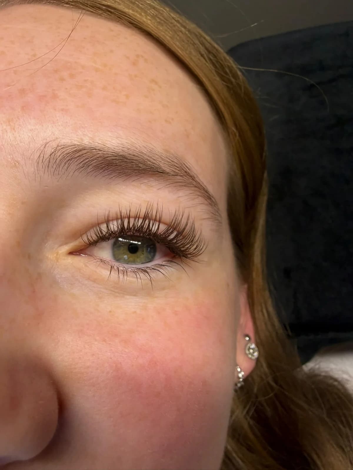 Vanessas Wimpernverlängerung im Porträt einer Kundin